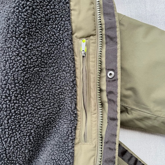 Men’s Large Helly Hansen insulated jacket - Picture 4 of 6